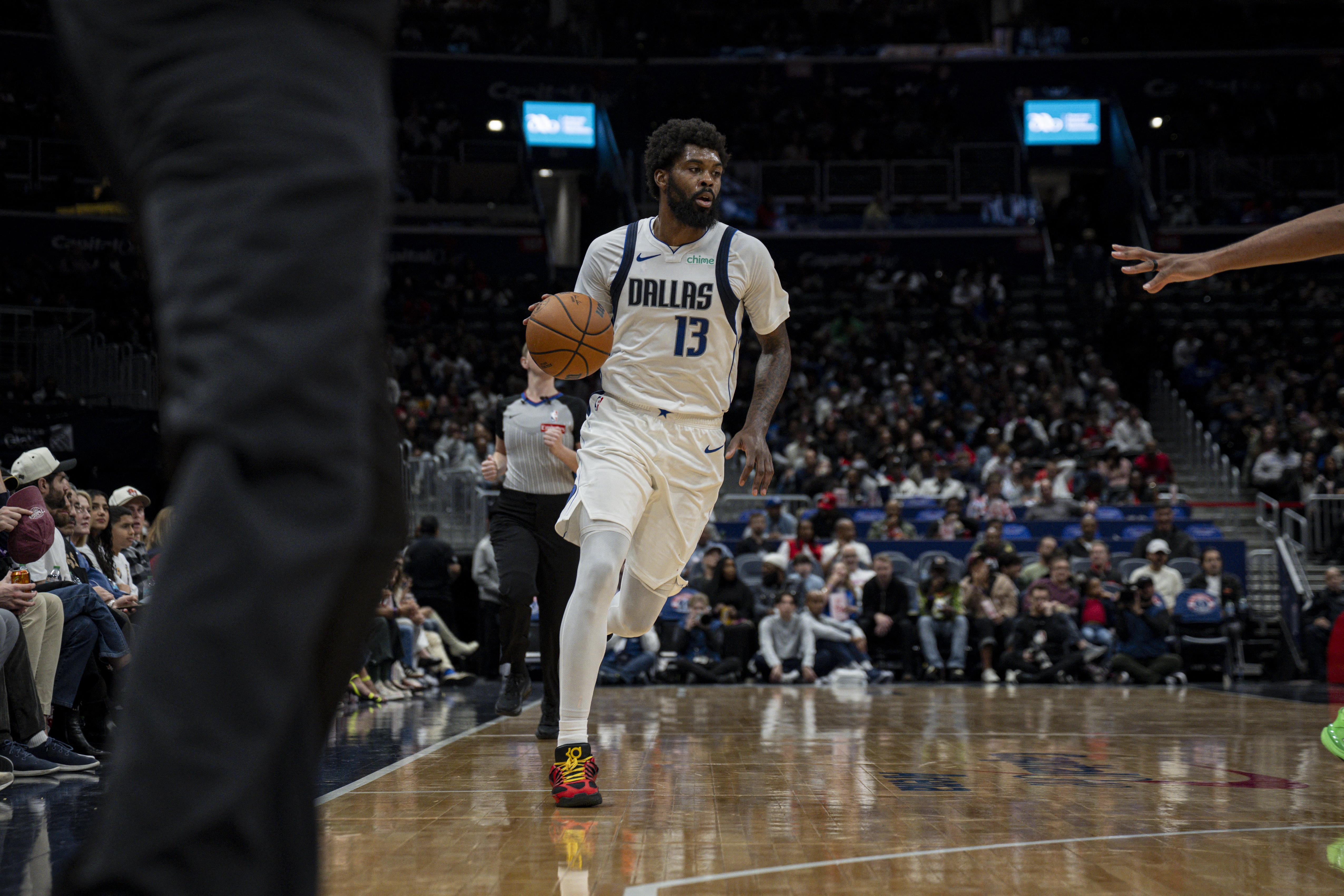 开云官网-为时已晚！比赛失去悬念 马绍尔最后来个logo压哨打板三分