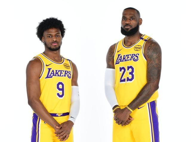 1728201998926070401.jpg gettyimages-2175327545-2048x2048.jpg